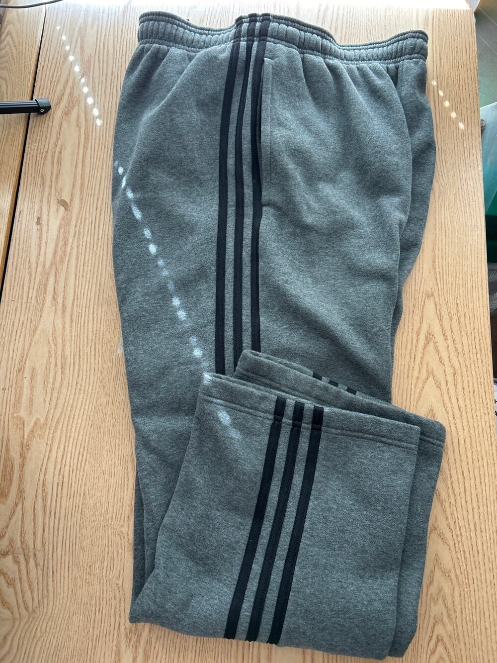 Men's Reebok Joggers Sweatpants Pockets Elastic Waistband Gray size Medium/Large